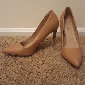 8.5 camel heels.